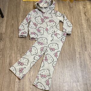 Hello Kitty Girl’s Fleece sweatshirt and pants Set in Light Gray and Pink